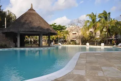 Image de Jolie villa, Kenville 32, piscine, WiFi, service de ménage (Licence 08439)