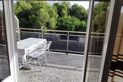 Image de 100m2, à 3 min de la plage, très belles vues. Idéal pour les familles
