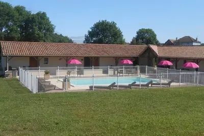 Image de Appartement familial Passiflora en Dordogne, avec piscine et vue magnifique