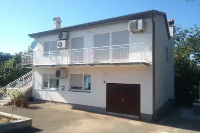 appartement beatiuful avec jardin et place de parking