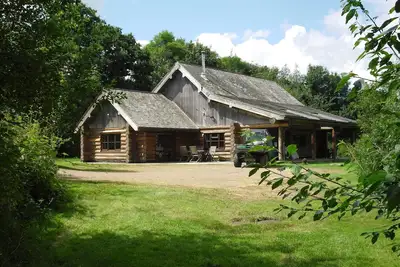 Image de Fabriqué à la main Grande Log Cabin. Situation rurale, amour