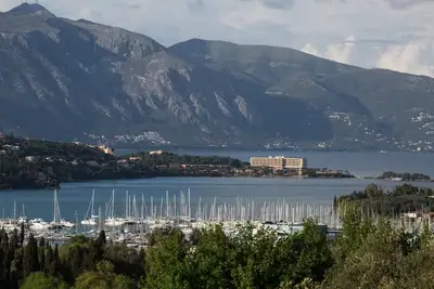 Image de Villa latina (vue fantastique, un endroit idéal pour se détendre près de la ville de Corfou)
