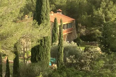 Image de Maison d'architecte de 250 m2 dans la colline provençale à deux pas de la mer