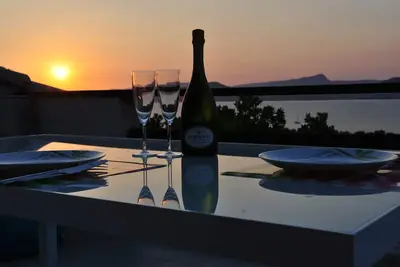 Image de Villa rénovée, magnifique vue mer panoramique, avec jacuzzi