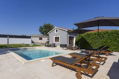 Image de Villa Anavi avec piscine privée et grand jardin pour 8 personnes en Istrie, Croatie