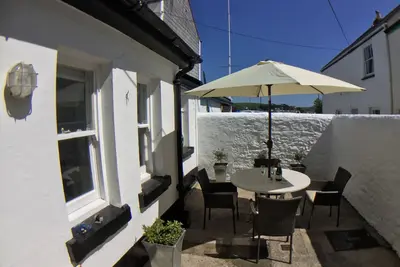 Image de Trinity Cottage. Charmant chalet historique juste à côté du quai à Appledore.