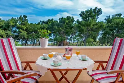 Appartement Emi no2 avec vue mer, à 50m de la plage, avec wifi, climatisation