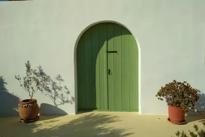 Image de une maison entre le ciel et la mer de l'île de Leros