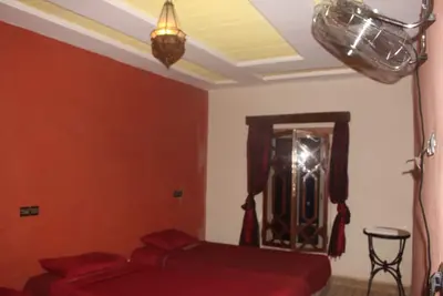 Image de 1 lit dans une chambre quadruple masculine