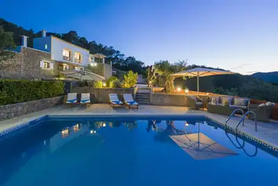 Image de Es Puig Art Villa vue imprenable sur la vallée wifi piscine air conditionné