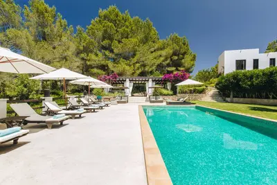 Image de Villa privée avec piscine et vue sur mer