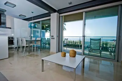 Image de Bateaux Appartement, Luxe Frontline Beach