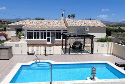 Image de Belle villa isolée avec piscine privée dans un hameau paisible