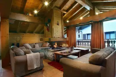 Image de Chalet en bois avec jacuzzi et sauna à 300 m des pistes