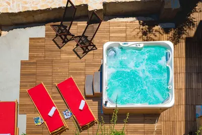 Image de Admirez la vue fantastique depuis la terrasse d'Ankora - Nouveau HotTub 5 +1 chil