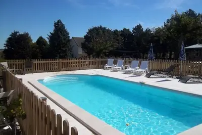 Image de Appartement de 2 chambres avec terrasse donnant sur le sud donnant sur la piscine