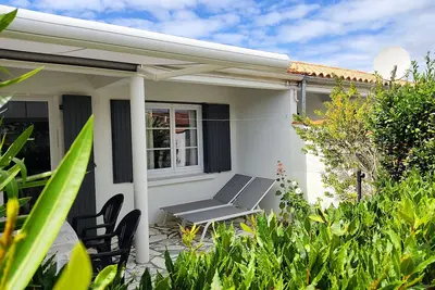 Image de Agreable Maison De Village     La Cotiniere     Plage A 300m