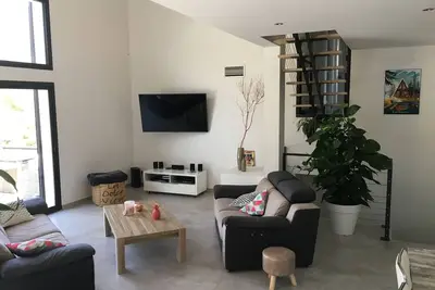 Image de Villa vue splendide sur Pic Saint Loup Piscine \/ Jacuzzi proche Montpellier