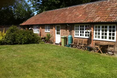 Image de 2 chalets de plain pied à proximité des commodités du village, idéal pour les couples et les familles