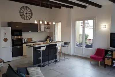 Image de Appartement 90 m2, 2 terrasses au dernier étage au centre ville. Aperçu mer.