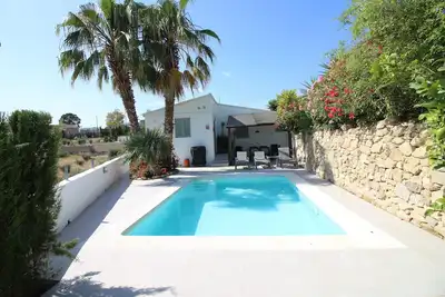 Image de Grande villa moderne, piscine et jardin chauffé avec jacuzzi, privé, vue imprenable