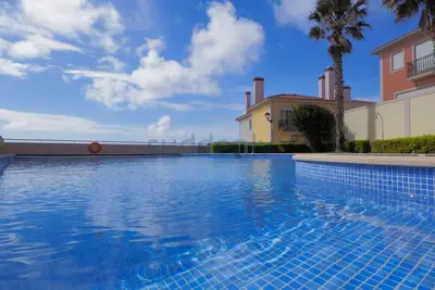 Image de Villa de 2 chambres à 200 mètres de la plage avec accès à une piscine chauffée