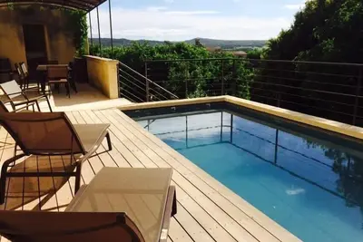 Image de Maison en pierre de charme. 5 chambres. Piscine. Proche Uzes et Pont du Gard