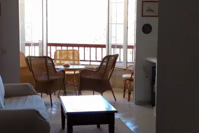 Image de Bel appartement avec un bon garage, dans un quartier calme, à 200 mètres de la mer.