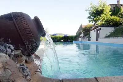 Image de La Vieille Grange - A Gite privée charmante surplombant la rivière Dordogne.