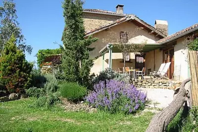 Image de Gîte de luxe 5 dans une belle ferme avec une grande piscine, dans un environnement magnifique