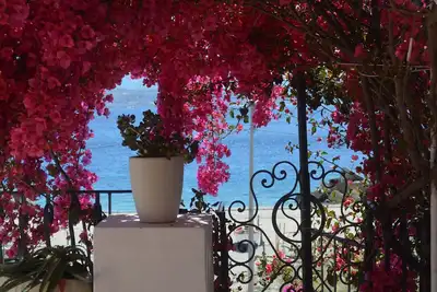 Image de Appartement avec une grande terrasse donnant sur la mer