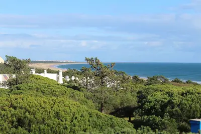 Praia Verde - Villa de 2 chambres à 50 mètres de l'accès à la plage avec A / C, Tv, WiFi