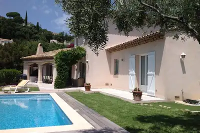 Image de Villa 150m2 avec piscine et jardin. Magnifique vue mer et collines. Proche plage