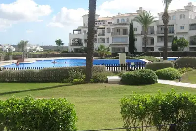 Image de Luxe piscine Appartement avec vue sur golf de 18 trous