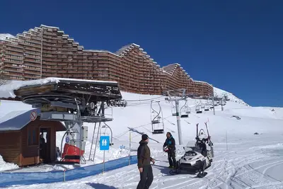Image de studio 5\/6 H Pyrénées pleine montagne, sur les pistes Ancv