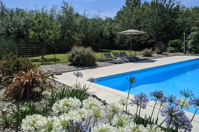 Image de Chalet confortable à seulement 10 minutes de la plage avec piscine, court de tennis, chiens bienvenus