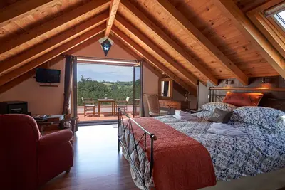 Image de Reine studio loft lit appartement - salle de bains, kitchenette et terrasse 7 km Obidos