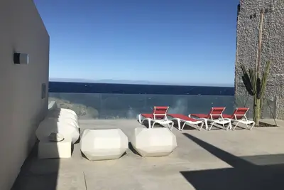 Image de Casacosta Nextdoor, maison moderne avec vue imprenable sur l'océan et mobilier vintage