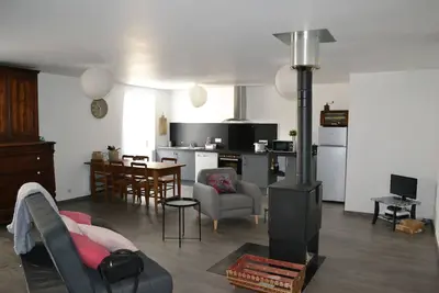 Image de Le Monrepos, location avec Jardin et jacuzzi nordique proche du plateau du Bénou