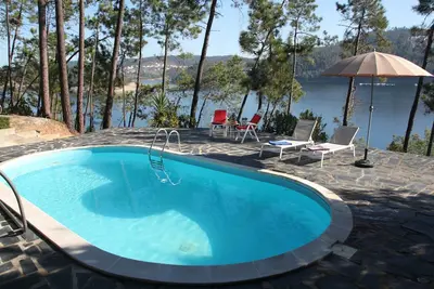 Image de Casa Dos Vidros - Lakefront Charmer Villa
