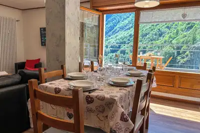 Image de Penthouse avec vue sur charme, calme, spacieux salon, trois chambres Ă coucher