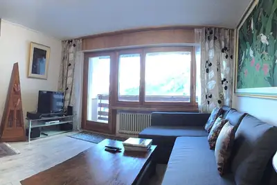 Image de Appartement récemment rénové avec vue panoramique dans la station de ski \/ bain thermal suisse