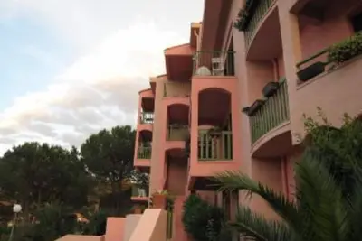 Image de Appartement splendide vue mer et montagne dans résidence avec piscine et garage
