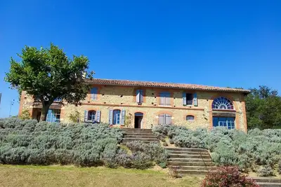 Image de Magnifique grand gîte entier\nentier à la campagne avec piscine et vue.