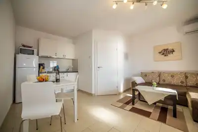 Image de Un appartement d'une chambre avec terrasse et vue sur la mer