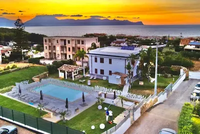 Image de Purple Sea View Apartment with Pool