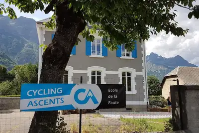 Image de 9 chambres spacieuses et lumineuses rénovées école du 19ème siècle