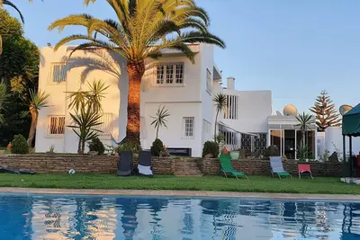 Image de Villa 2200 m2 avec piscine privée, jacuzzi et tout le confort à Rabat. plage 15 mi