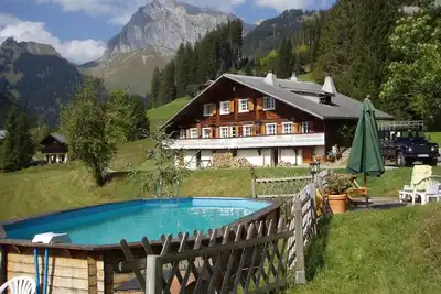 Image de Location de chalets d'été alpins en France avec piscine