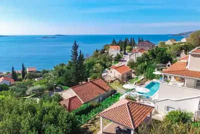 Image de Une merveilleuse, cinq chambres, piscine villa pour des vacances en famille idéale